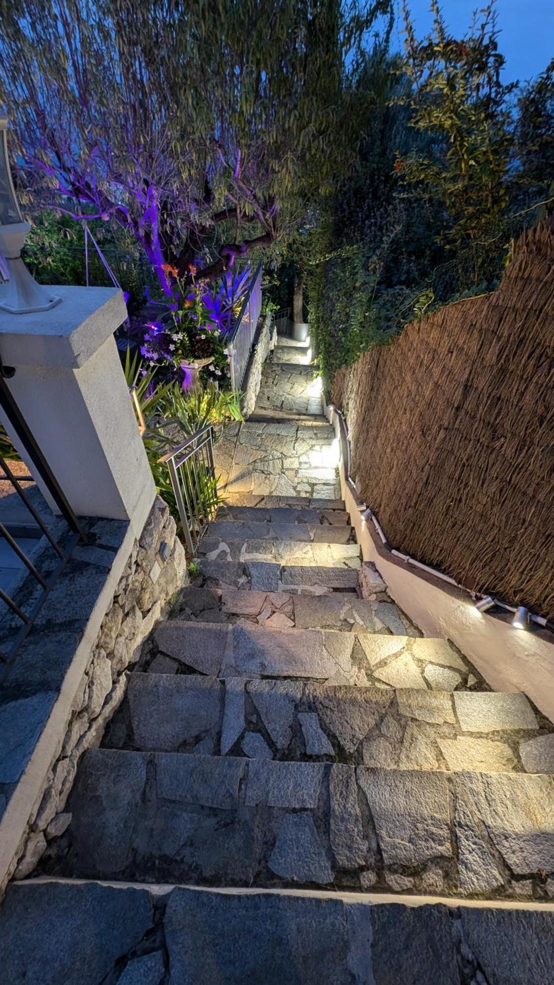 Le Mas D'Angeline, Vue Mer, Jardin Commun, Parking, Voiture Requise, 10 Min En Voiture De Monaco, Route Etroite, Pente Raide, Croisement Limite, Sea View, Shared Garden, Parking, Car Required, 10 Min Drive From Monaco, Narrow Steep Road, Limited Pass Beausoleil Dış mekan fotoğraf