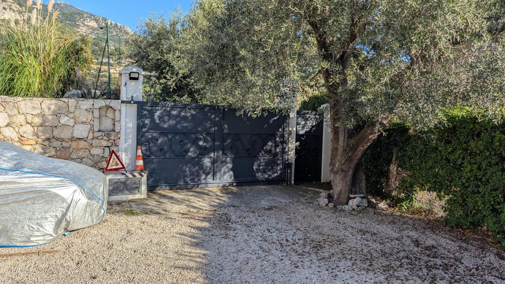 Le Mas D'Angeline, Vue Mer, Jardin Commun, Parking, Voiture Requise, 10 Min En Voiture De Monaco, Route Etroite, Pente Raide, Croisement Limite, Sea View, Shared Garden, Parking, Car Required, 10 Min Drive From Monaco, Narrow Steep Road, Limited Pass Beausoleil Dış mekan fotoğraf